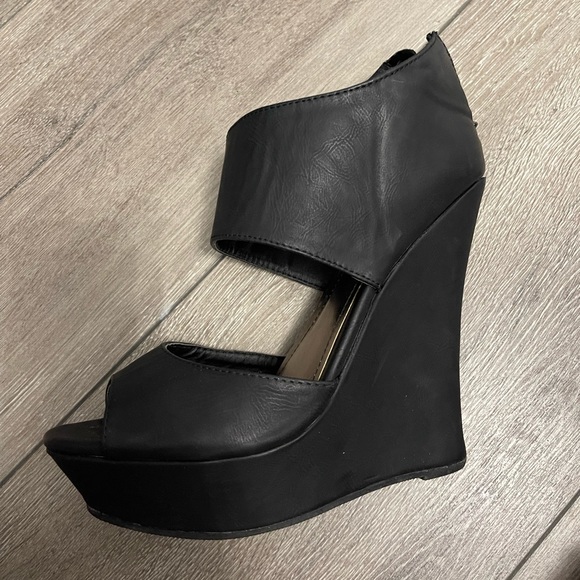 Black wedge heels size 7.5 - Picture 4 of 6